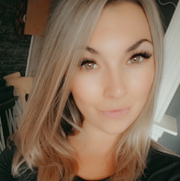 Meet your Posher, Brooke - Picture 1 of 1